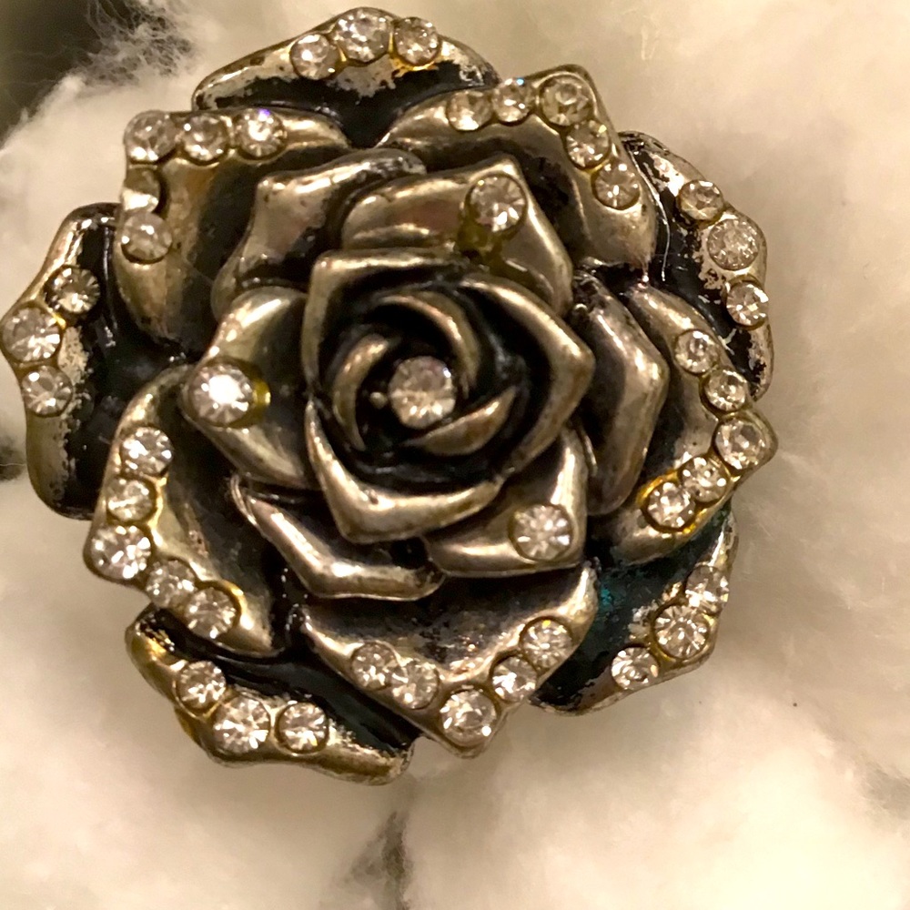 Women’s oversized Ring